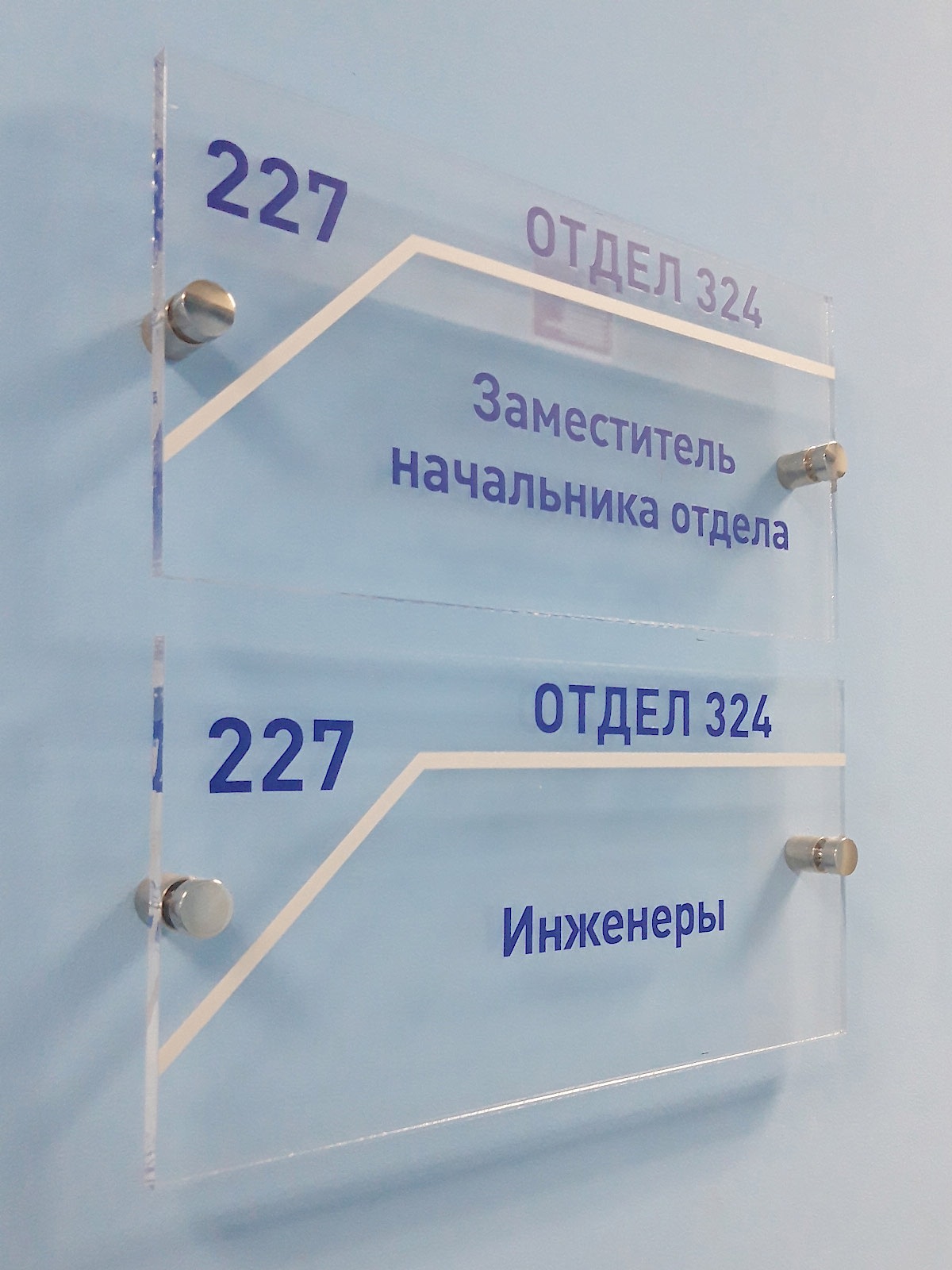 Изготовление стендов, табличек и навигации в Алматы