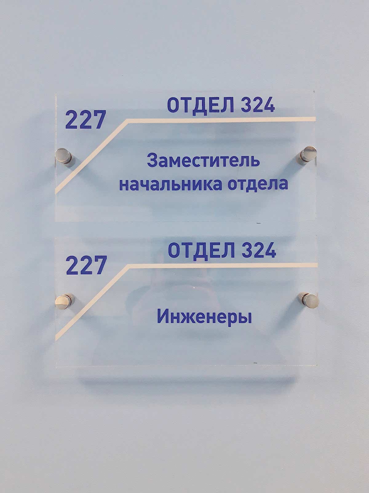 Изготовление стендов, табличек и навигации в Алматы